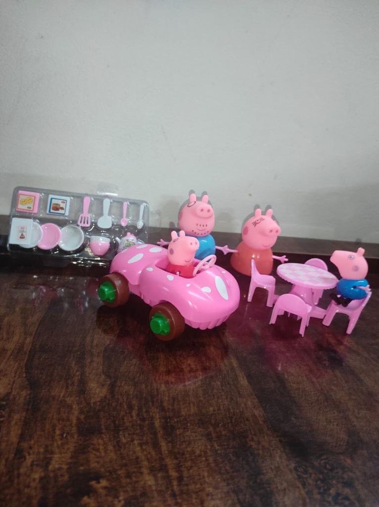 Peppa Pig and the amazingly cute family car Lamp KidosPark